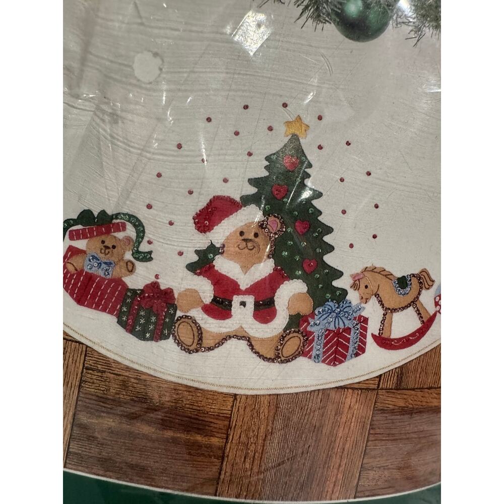 Bucilla Felt Stitchery Teddy Bears  Tree Skirt Kit 32520